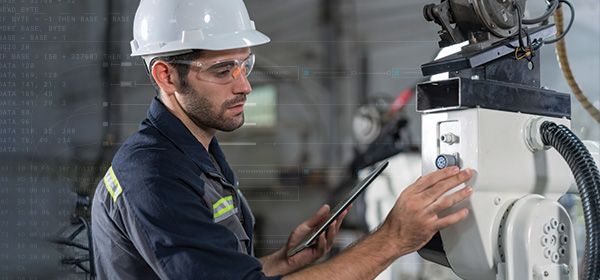 industrial-machinery-factory-worker-tablet-600x280 | OMC GROUP